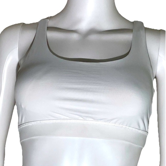 Lululemon Energy Sports Bra Sz 6 Criss Cross Back Yoga Athletic Workout White - Picture 1 of 9